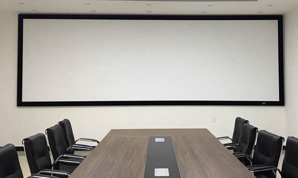 �����ն��pͨ��ͶӰӲ���ں�������